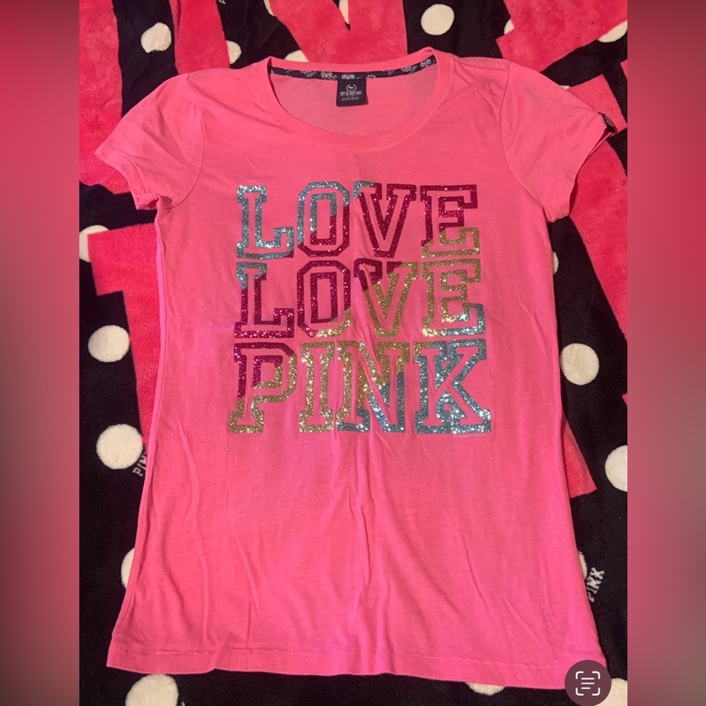 Victoria’s Secret Pink tee